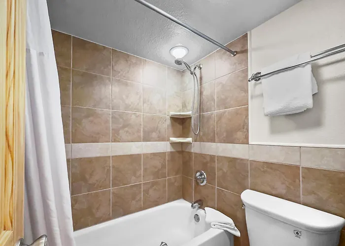 Wh102 Wheeler House Apartment *
